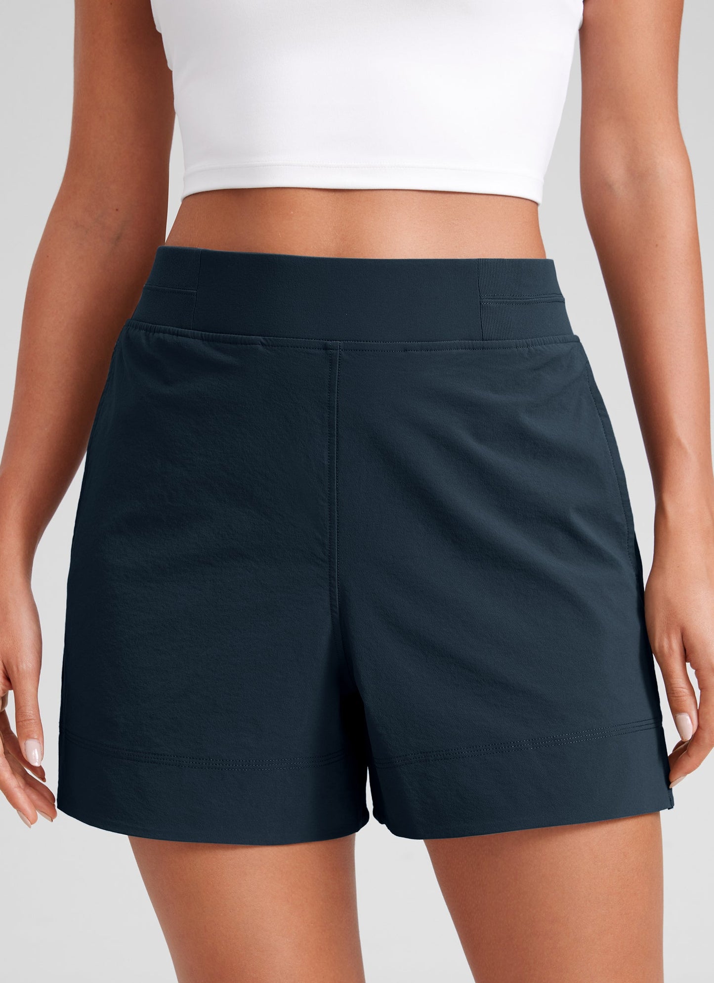 Linerless V Slit Pocket High Rise Short 4"