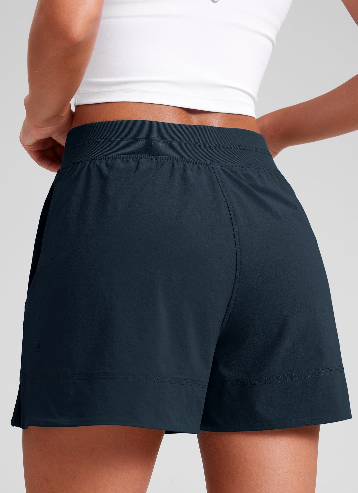 Linerless V Slit Pocket High Rise Short 4"
